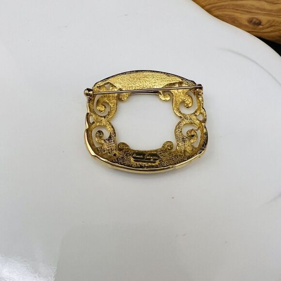 Vintage GINNIE JOHANSEN Gold Tone Black Enamel Brooch Open Work 4093 - Picture 4 of 9